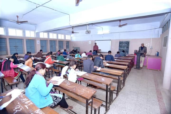 Shah KS Arts and VM Parekh Commerce College campus in Kapadvanj, Gujarat, India — photo 2