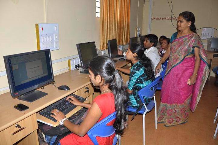 SJMV Mahanta First Grade Arts and Commerce College campus in Dharwad, Karnataka, India — photo 3