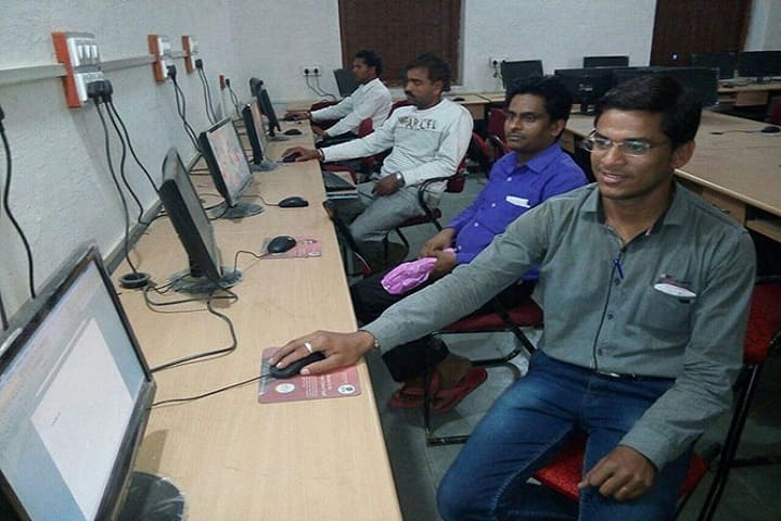 Government Lal Bahadur Shastri PG College campus in Sironj, Madhya Pradesh, India — photo 6