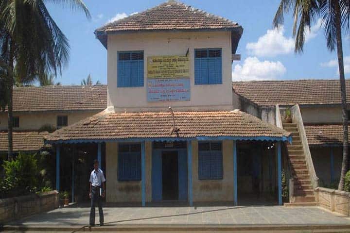 Mahantswamy Arts Science and Commerce College campus in Haunsbhavi, Karnataka, India — photo 1