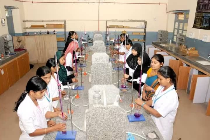 BVV Sanghas Akkamahadevi Womens Arts Science and Commerce College campus in Bagalkot, Karnataka, India — photo 6