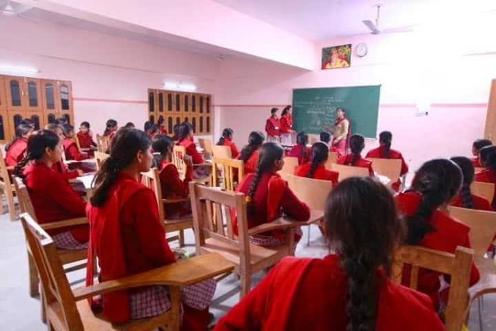 Kripalu Mahila Mahavidyalaya campus in Kunda, Uttar Pradesh, India — photo 2