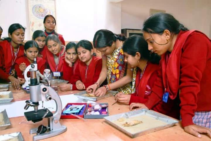 Kripalu Mahila Mahavidyalaya campus in Kunda, Uttar Pradesh, India — photo 5