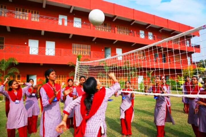 Kripalu Mahila Mahavidyalaya campus in Kunda, Uttar Pradesh, India — photo 6
