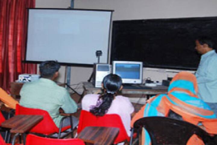 Kodungallur Kunhikkuttan Thampuran Memorial Government College campus in Thrissur, Kerala, India — photo 4