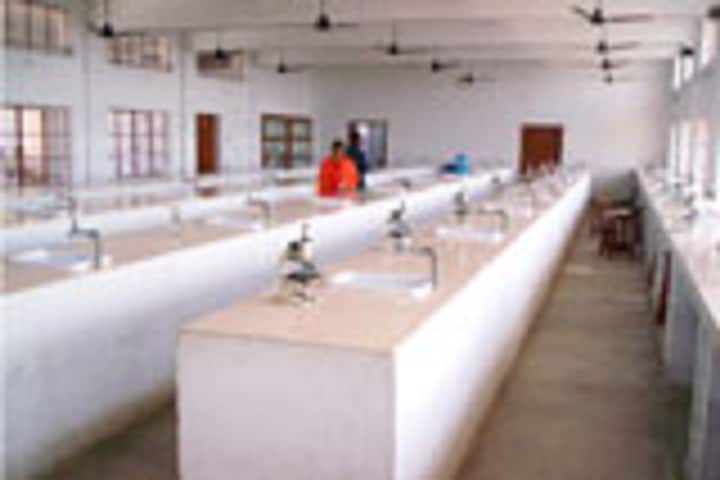 Saraswati Vidya Mandir Mahila Mahavidyalaya campus in Gorakhpur, Uttar Pradesh, India — photo 3
