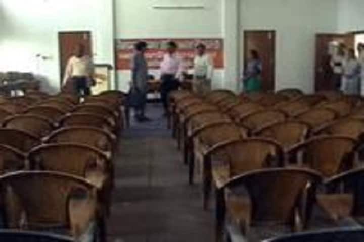 Saraswati Vidya Mandir Mahila Mahavidyalaya campus in Gorakhpur, Uttar Pradesh, India — photo 6