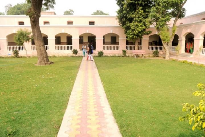 Saraswati Mahila Mahavidyalaya, Palwal campus in Palwal, Haryana, India