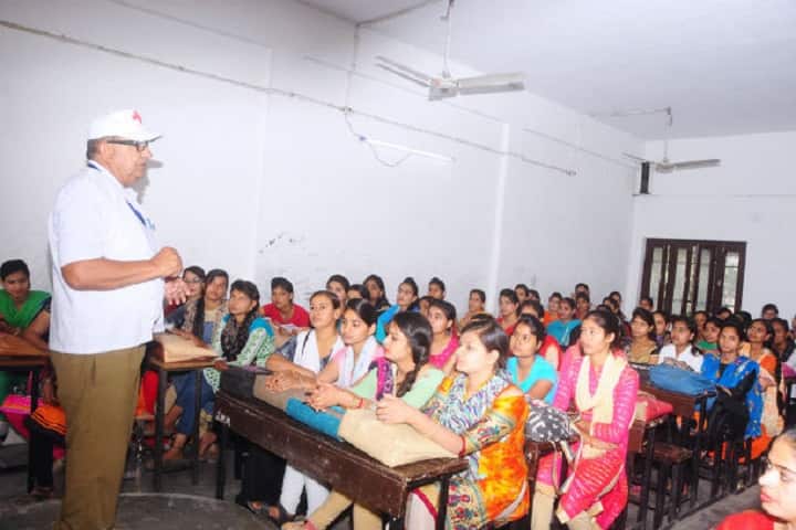 Saraswati Mahila Mahavidyalaya campus in Palwal, Haryana, India — photo 5