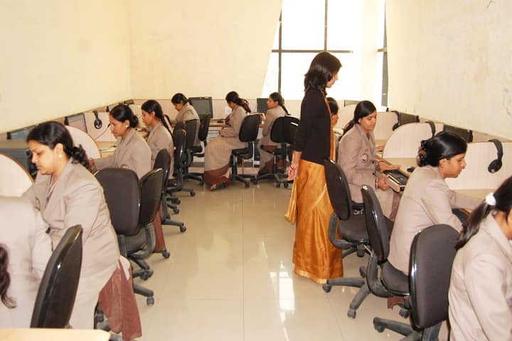 Padmawati Bal Vidhyapeeth campus in Meerut, Uttar Pradesh, India — photo 5