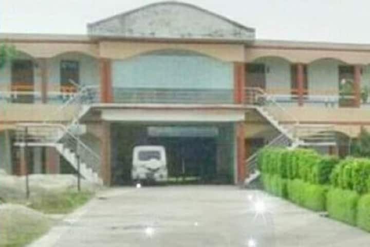 Ashok Mahavidyalaya campus in Unnao, Uttar Pradesh, India — photo 1
