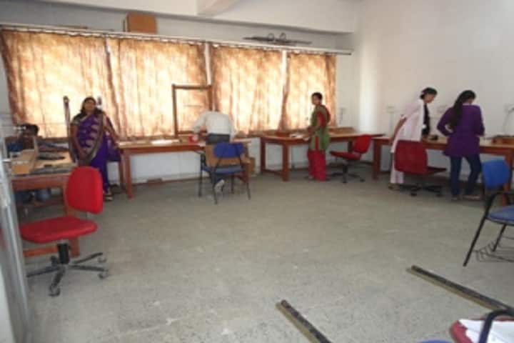 KBS Commerce and Nataraj Professional Sciences College campus in Vapi, Gujarat, India — photo 2
