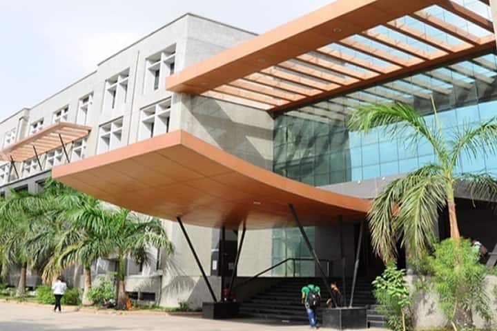 Shri KK Shastri Government Commerce College campus in Ahmedabad, Gujarat, India — photo 1