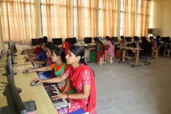 Jeevan Chanan PG Mahila Mahavidyalaya campus in Karnal, Haryana, India — photo 3