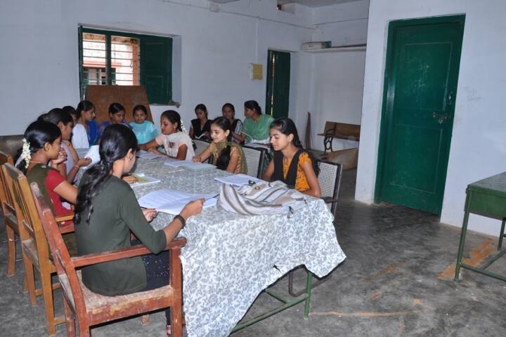 B Parameshwarappa Arts and Commerce College campus in Holalkere, Karnataka, India — photo 4