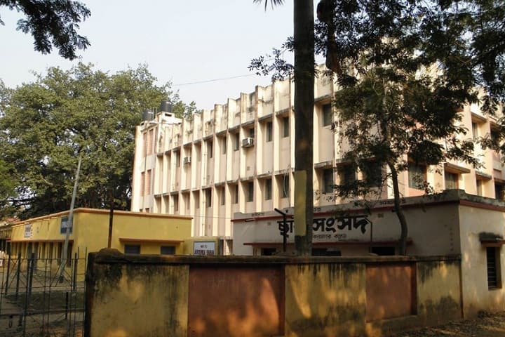 Suri Vidyasagar College campus in Suri, West Bengal, India — photo 3