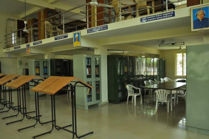 Vijayanagara College campus in Hosapete, Karnataka, India — photo 6