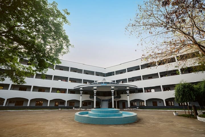 Sathyabama Institute of Science and Technology campus in Sriperumbudur, Tamil Nadu, India — photo 2