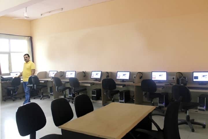 Teerthanker KRD College campus in Gurgaon, Haryana, India — photo 1
