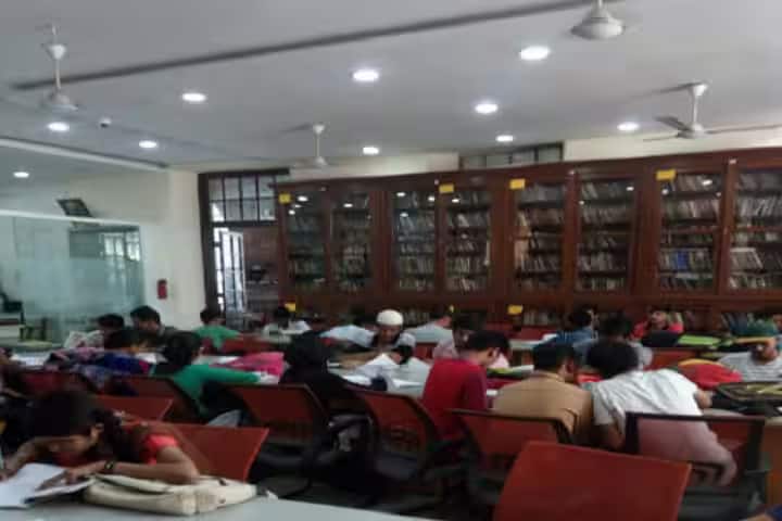 Ismail Yusuf College of Arts Science and Commerce campus in Mumbai, Maharashtra, India — photo 3