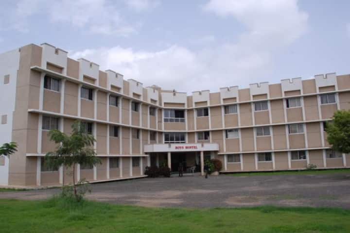 Medi-Caps University campus in Indore, Madhya Pradesh, India — photo 2