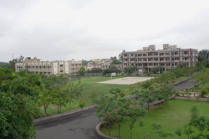 Medi-Caps University campus in Indore, Madhya Pradesh, India — photo 3