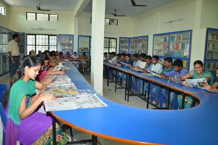 Kavitha Memorial Degree and PG College campus in Khammam, Telangana, India — photo 4