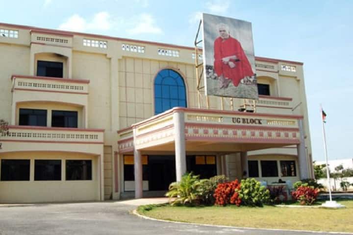 Adhiparasakthi College of Arts and Science campus in Vellore, Tamil Nadu, India — photo 1