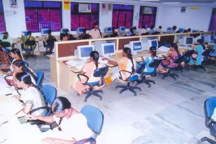 Adhiparasakthi College of Arts and Science campus in Vellore, Tamil Nadu, India — photo 2