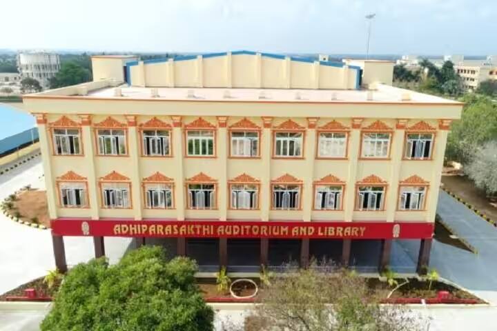 Adhiparasakthi College of Arts and Science campus in Vellore, Tamil Nadu, India — photo 4