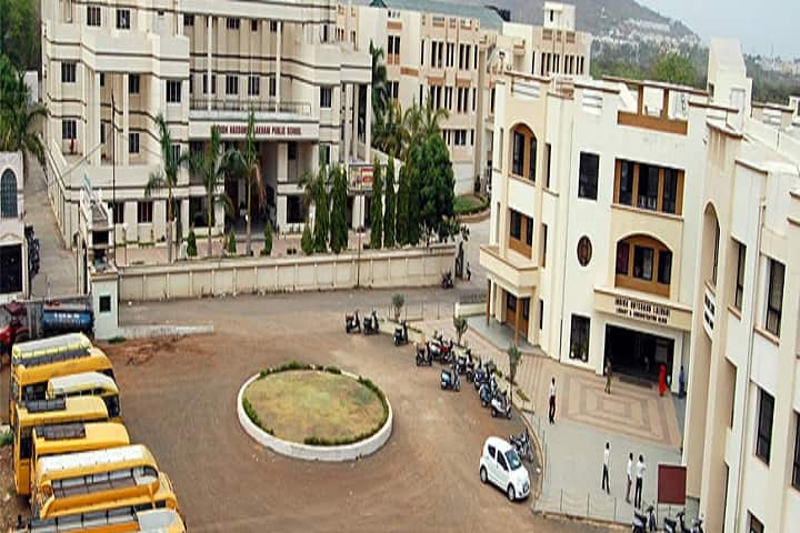 Sant Hirdaram Girls College campus in Bhopal, Madhya Pradesh, India — photo 1