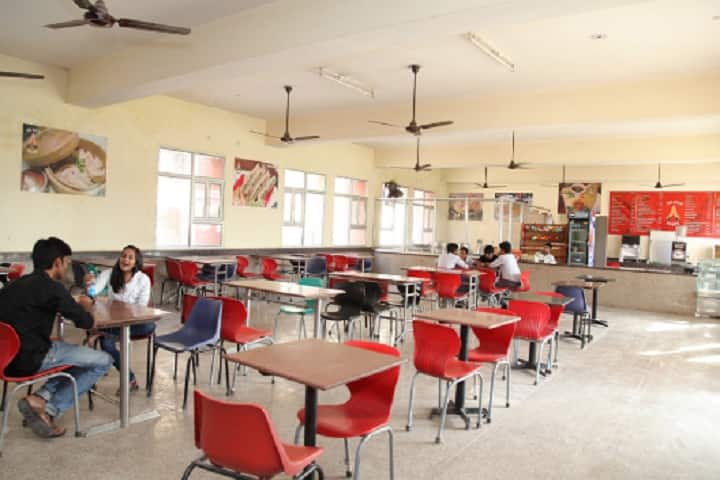 Shamsher Bahadur Saxena College of Law campus in Rohtak, Haryana, India — photo 2
