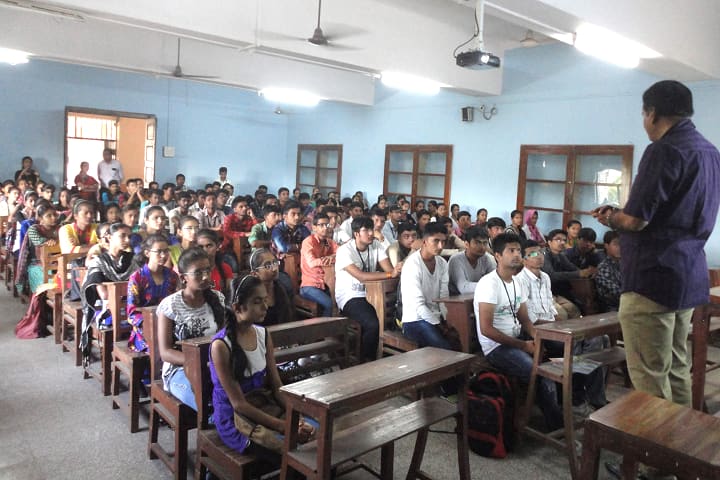 Shree MP Shah Municipal Commerce College campus in Jamnagar, Gujarat, India — photo 4