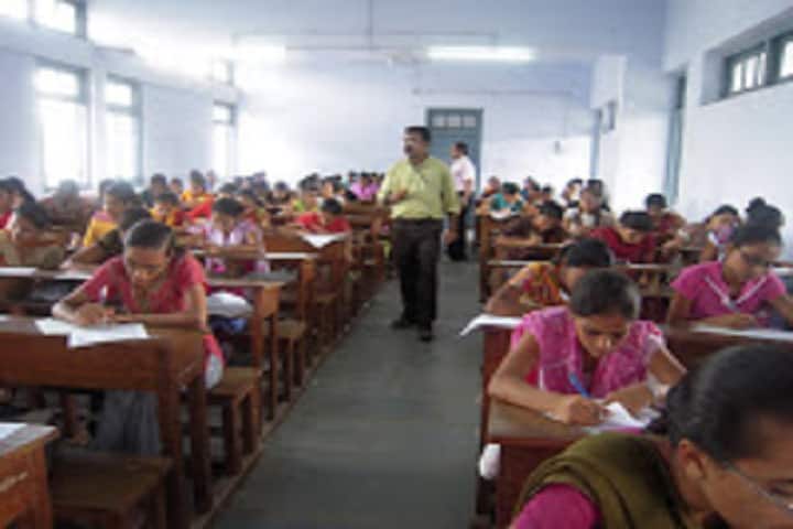 Matushri Virbaima Mahila Science and Home Science College campus in Rajkot, Gujarat, India — photo 2