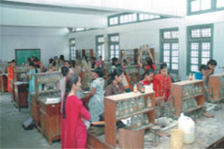 Matushri Virbaima Mahila Science and Home Science College campus in Rajkot, Gujarat, India — photo 5