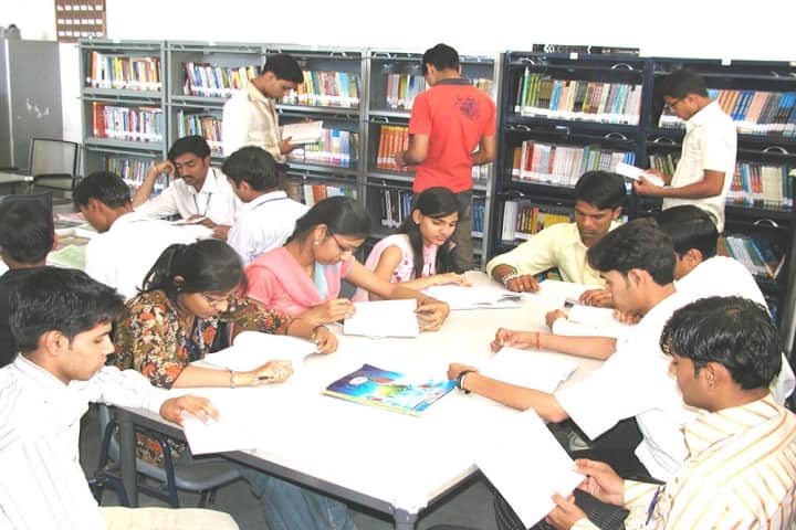 Vidyasagar College campus in Indore, Madhya Pradesh, India — photo 3