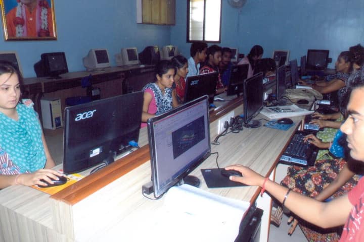 Shree Swaminarayan Arts College campus in Ahmedabad, Gujarat, India — photo 3