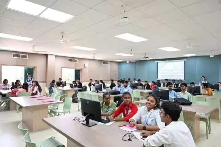 Saraswati College campus in Shegaon, Maharashtra, India — photo 6