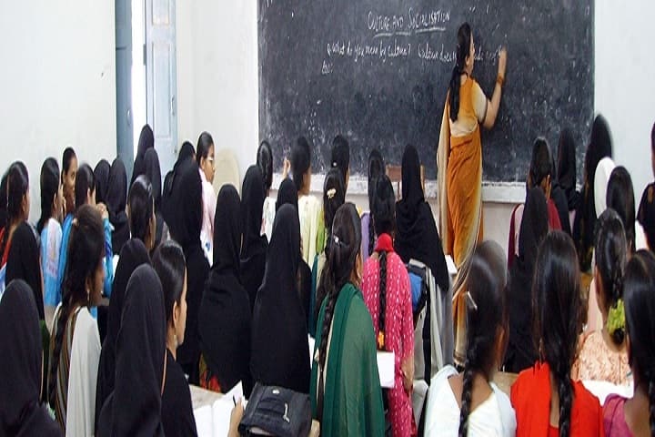Smt Draupadi Devi Tripathi PG College campus in Gorakhpur, Uttar Pradesh, India — photo 2