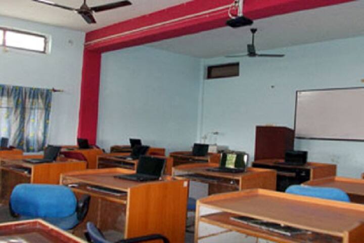 Smt Draupadi Devi Tripathi PG College campus in Gorakhpur, Uttar Pradesh, India — photo 3