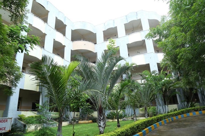 Malla Reddy Deemed to be University campus in Secunderabad, Telangana, India — photo 5
