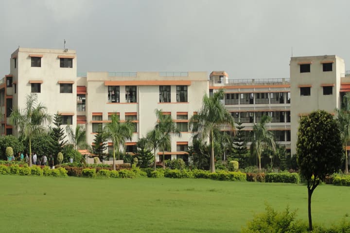 Laxmi Institute of Commerce and Computer Applications campus in Valsad, Gujarat, India — photo 1