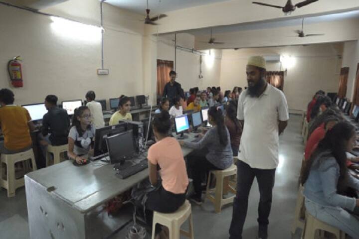 Matrushri DB and KG Commerce and BBA BCA College campus in Amreli, Gujarat, India — photo 6