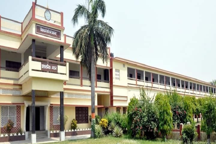 Udit Narayan Post Graduate College campus in Padrauna, Uttar Pradesh, India — photo 1