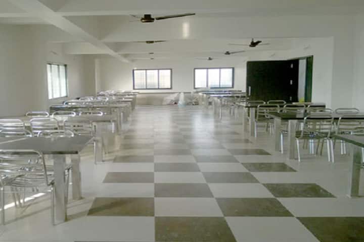 Saraswati College of Commerce BBA and IT campus in Junagadh, Gujarat, India — photo 2