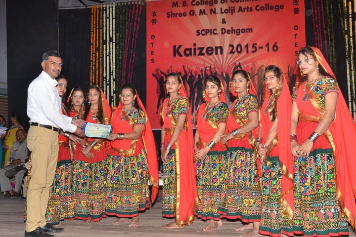 Maniben Bhikhabhai College of Commerce and Shri Goswami MN Lalji Arts College campus in Gandhinagar, Gujarat, India — photo 6