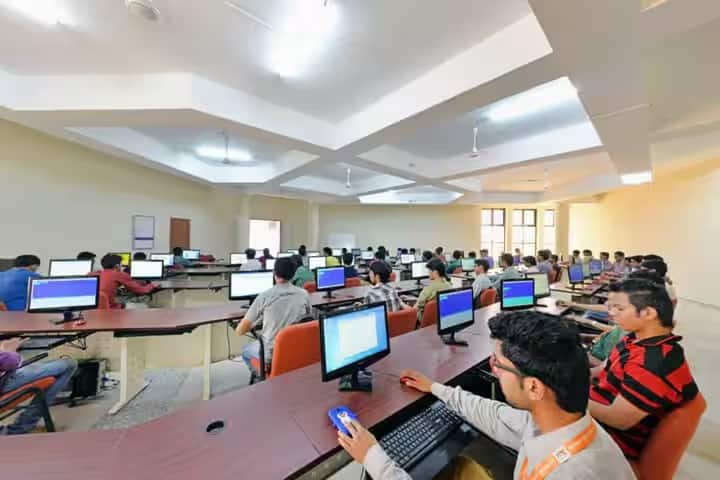 Neotech Institute of Technology campus in Vadodara, Gujarat, India — photo 2