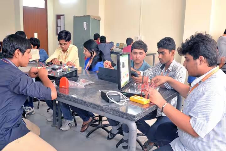 Neotech Institute of Technology campus in Vadodara, Gujarat, India — photo 3