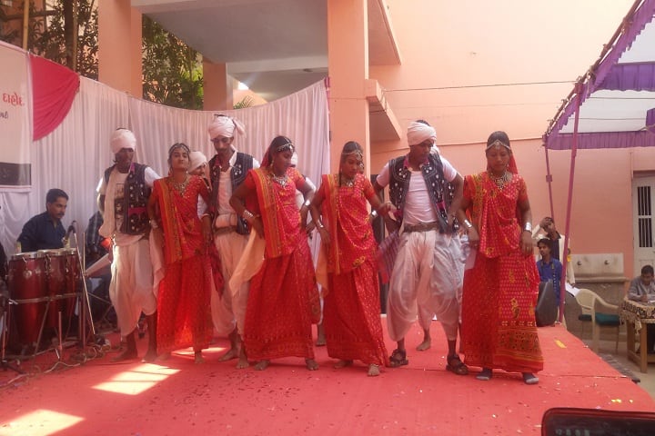 Navjivan Arts and Commerce College campus in Jhalod, Gujarat, India — photo 4
