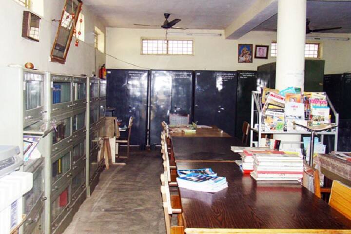 Navyug Arts and Commerce College campus in Jabalpur, Madhya Pradesh, India — photo 2